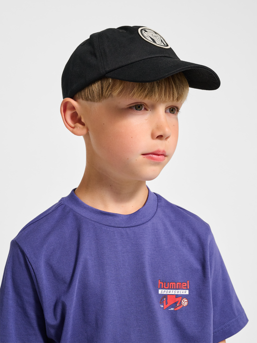 hmlJR BASEBALL BADGE CAP, BLACK, model