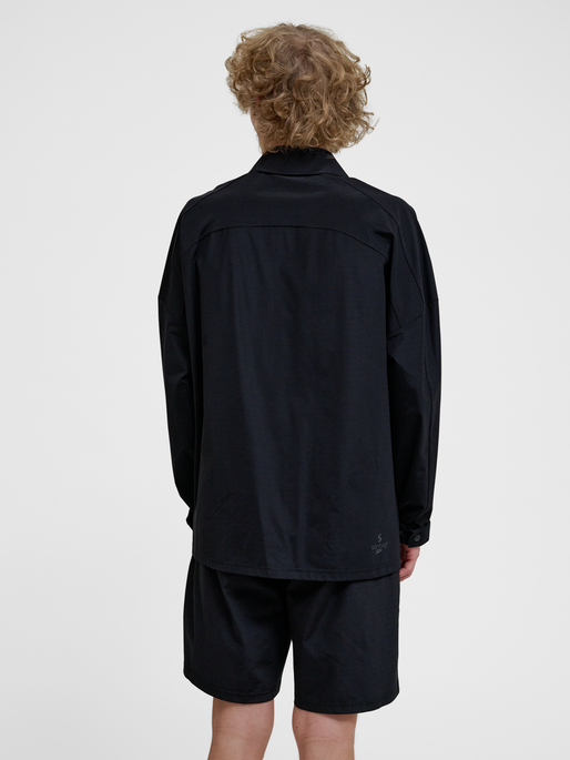 hmlSORONA LOOSE OVERSHIRT, BLACK, model