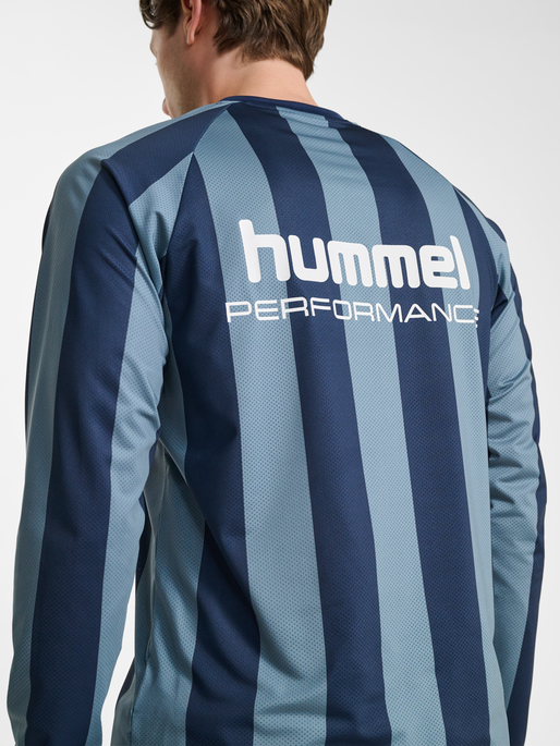 hmlPULSE MESH T-SHIRT L/S, BLUE MIRAGE/DRESS BLUE, model