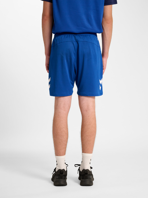 hmlLEAD 2.0 SHORTS, TRUE BLUE, model