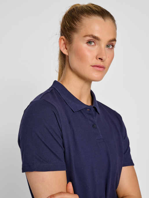 hmlRED STRETCH POLO WOMAN, MARINE, model