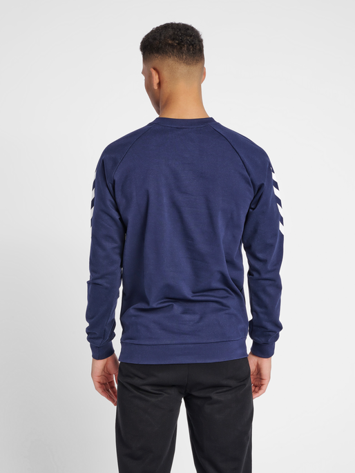 HUMMEL GO COTTON SWEATSHIRT, MARINE, model