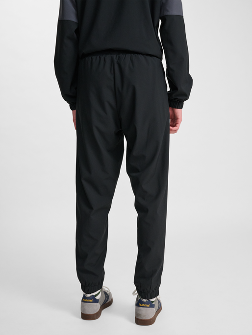 hmlLOOSE TRACK PANTS SPORTSWEAR, BLACK, model