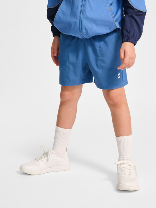 hmlJR PULSE WORKOUT SHORTS, RIVERSIDE, model