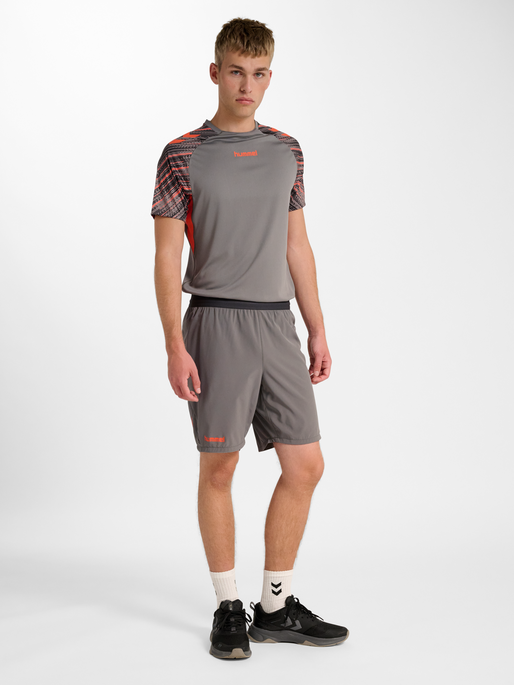hmlBLAZE PRO TRAINING SHORTS, STEEL GRAY, model