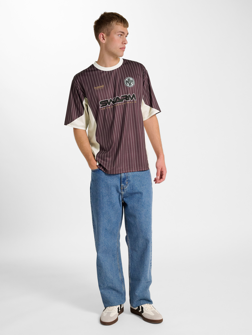 hmlLOOSE JERSEY SS STRIPE TOPSCORER, VINEYARD WINE, model