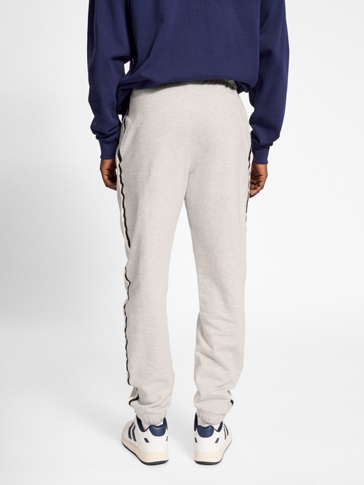 hmlLGC MARK SWEATPANTS, TOFU MELANGE, model