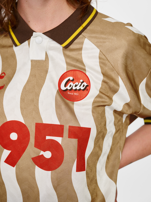 hmlCOCIO LOOSE FB JERSEY S/S, TANNIN, model