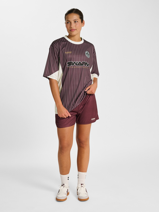 hmlLOOSE JERSEY SS STRIPE TOPSCORER, VINEYARD WINE, model