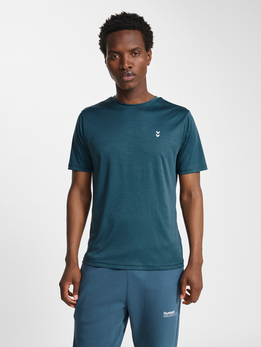 hmlPULSE TRAINING  T-SHIRT S/S, STARGAZER, model