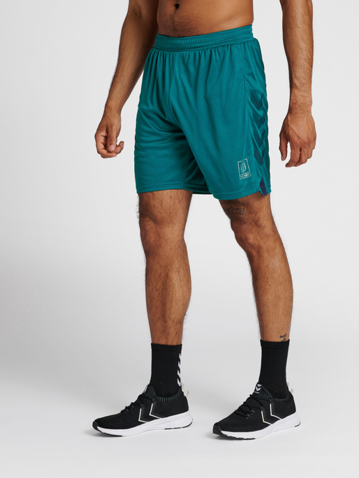 hmlGG12 ACTION SHORTS, 7161, model