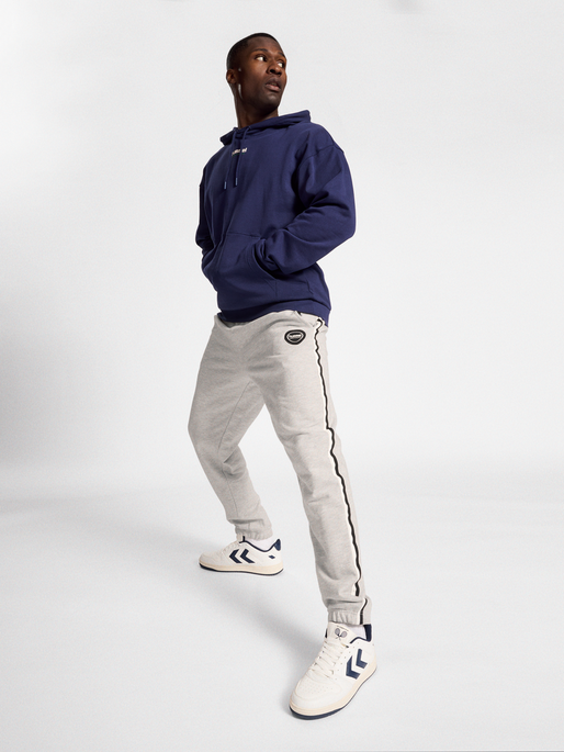 hmlLGC MARK SWEATPANTS, TOFU MELANGE, model