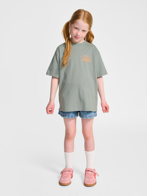 hmlJR LOOSE T-SHIRT S/S STADIUM, ICEBERG GREEN, model