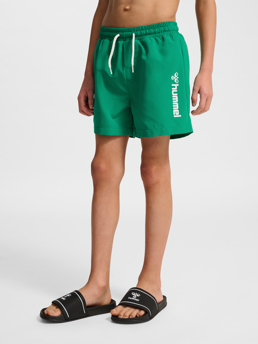 hmlBONDI BOARD SHORTS, PEPPER GREEN, model