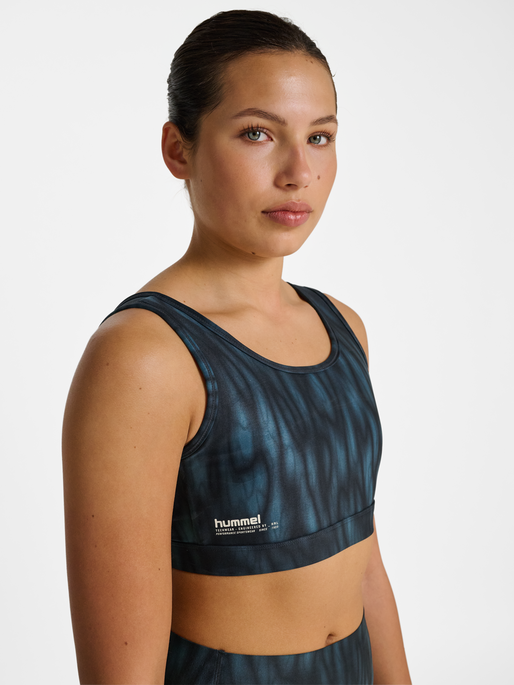 hmlHIIT AOP INTENSITY BRA, STARGAZER, model