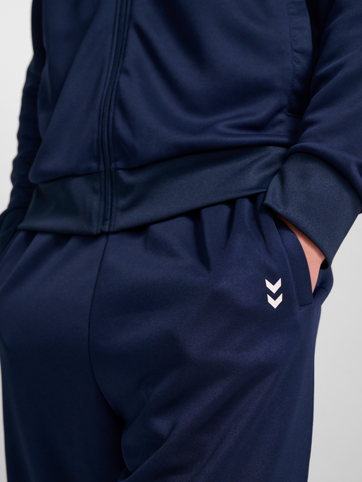 hmlPULSE TRACKSUIT, DRESS BLUES, model