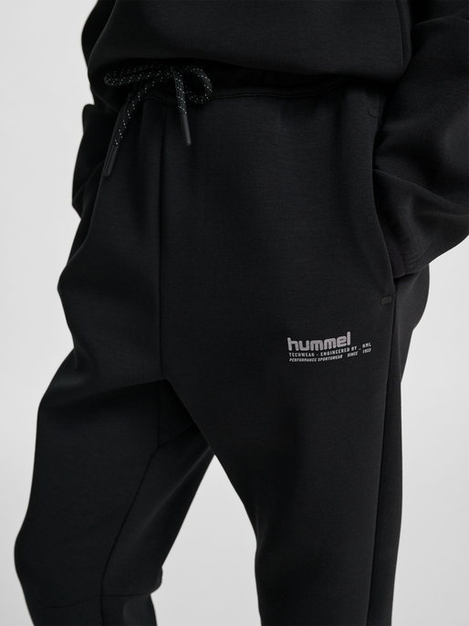 hmlJR TECH FLEECE PANTS, BLACK, model