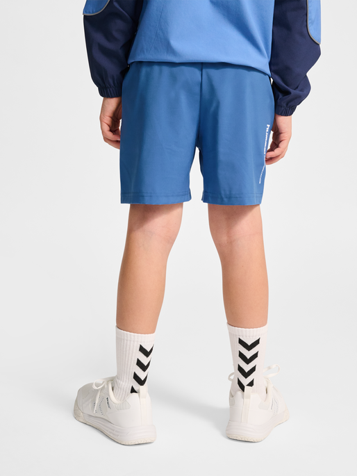 hmlJR PULSE WORKOUT SHORTS, RIVERSIDE, model