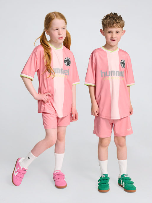 hmlJR LOOSE BALL  JERSEY S/S SET, PEONY, model