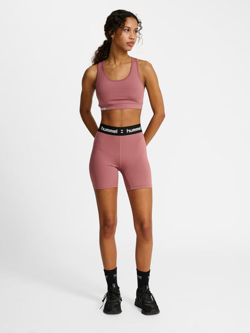 hmlPULSE MID WAIST SHORT TIGHTS, WISTFUL MAUVE, model