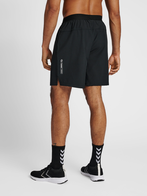 hmlGG12 TRAINING SHORTS, 2001, model