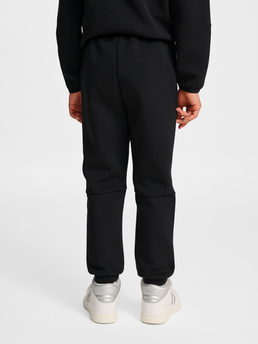 hmlJR TECH FLEECE PANTS, BLACK, model