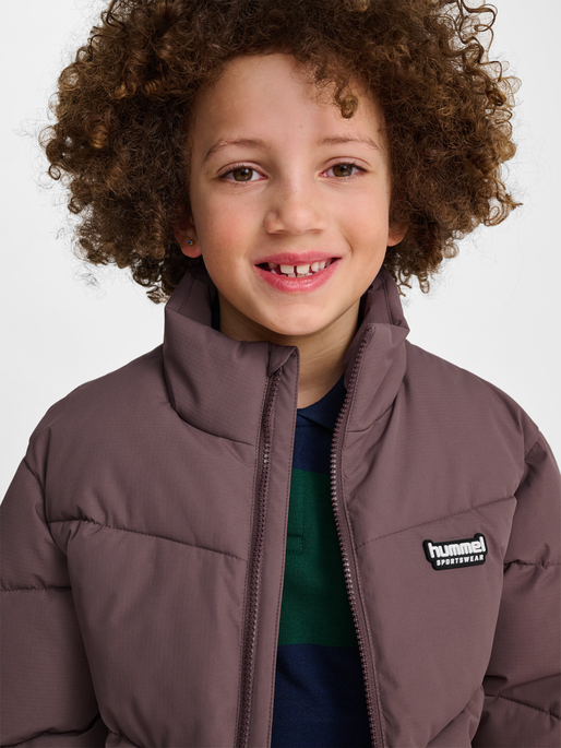 hmlJR PUFFER JACKET, PEPPERCORN, model
